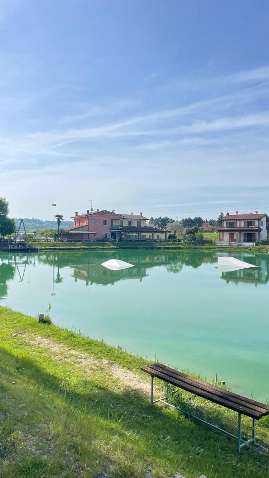 Laghetto Ai Portici Bed and Breakfast Pastrengo Exteriör bild