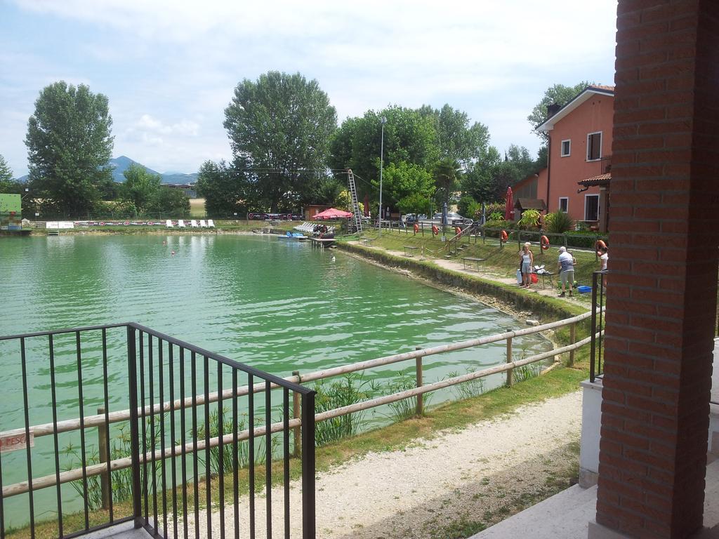 Laghetto Ai Portici Bed and Breakfast Pastrengo Rum bild