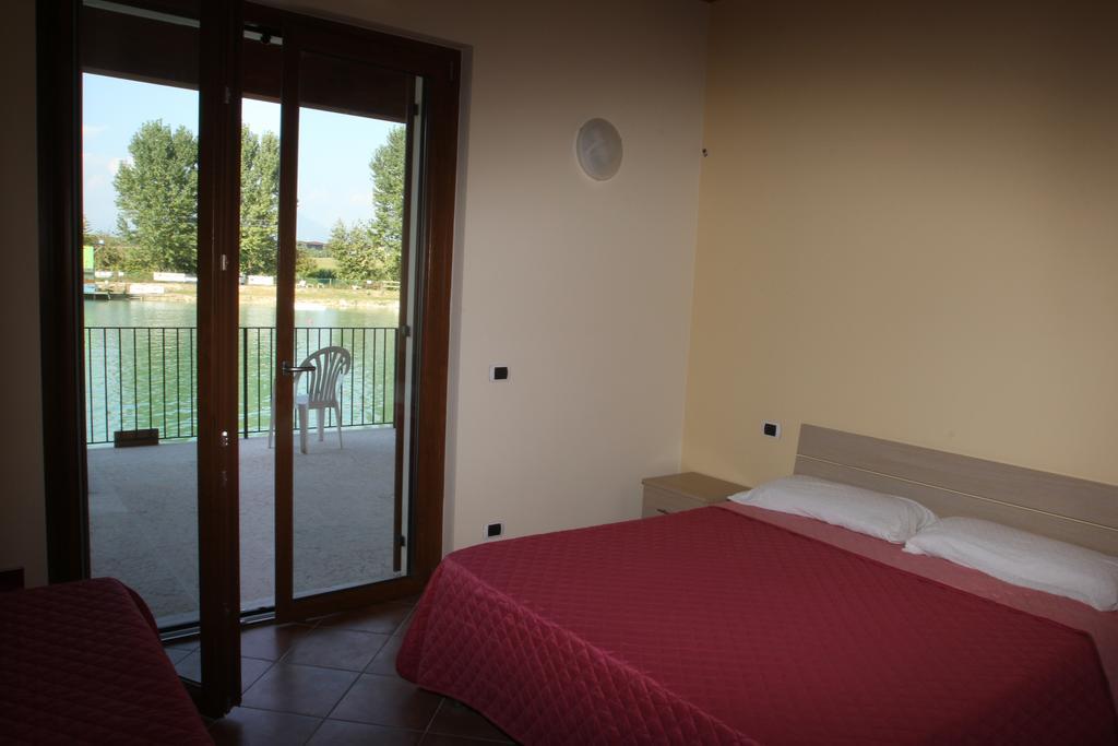 Laghetto Ai Portici Bed and Breakfast Pastrengo Rum bild